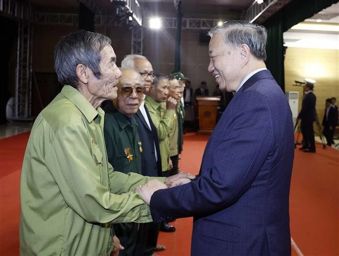 vna-potal-tong-bi-thu-to-lam-lam-viec-voi-ban-chap-hanh-dang-bo-tinh-dien-bien-8565118.jpg