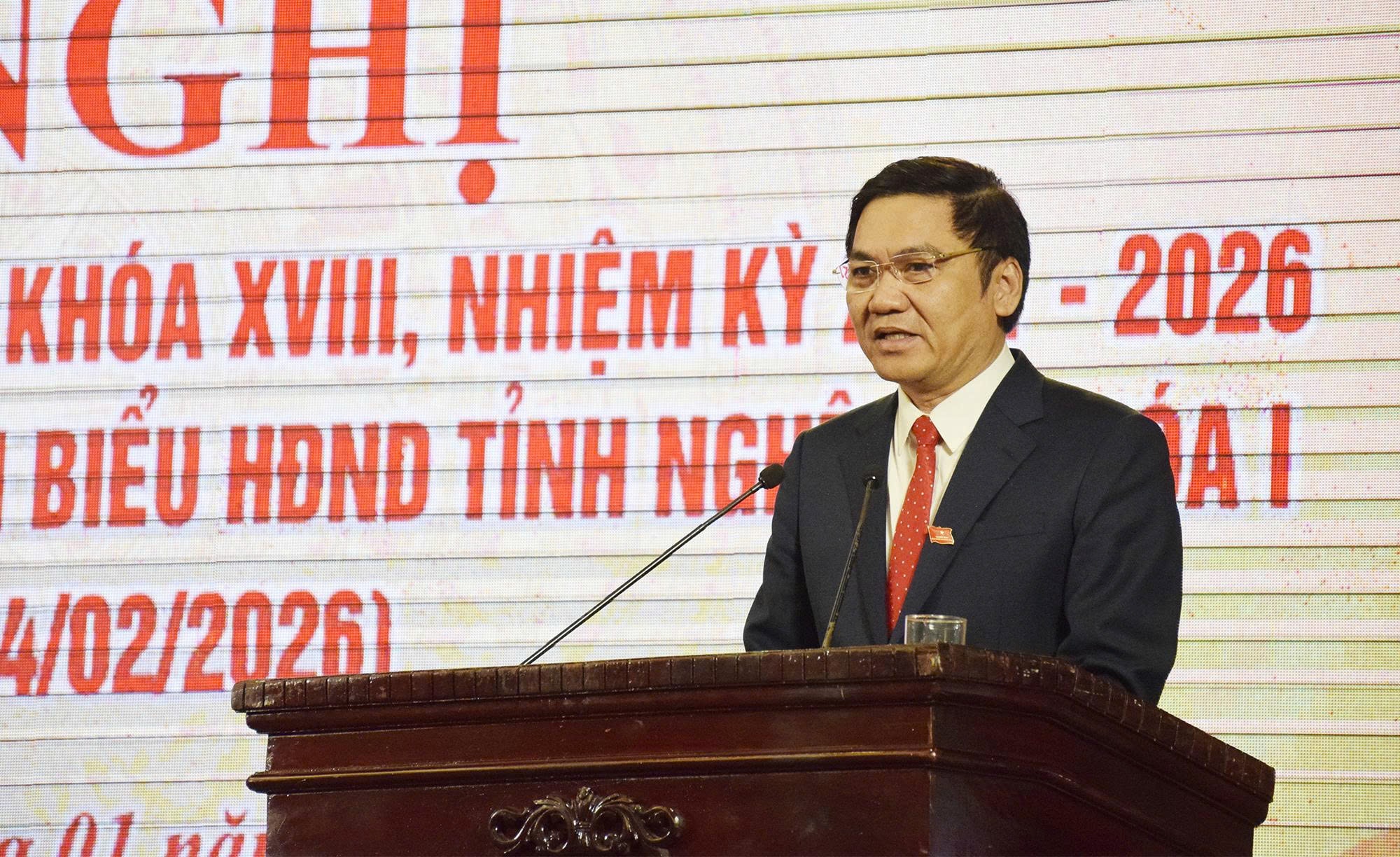 Chủ tịch HĐND tỉnh Hoàng Nghĩa Hiếu phát biểu.
