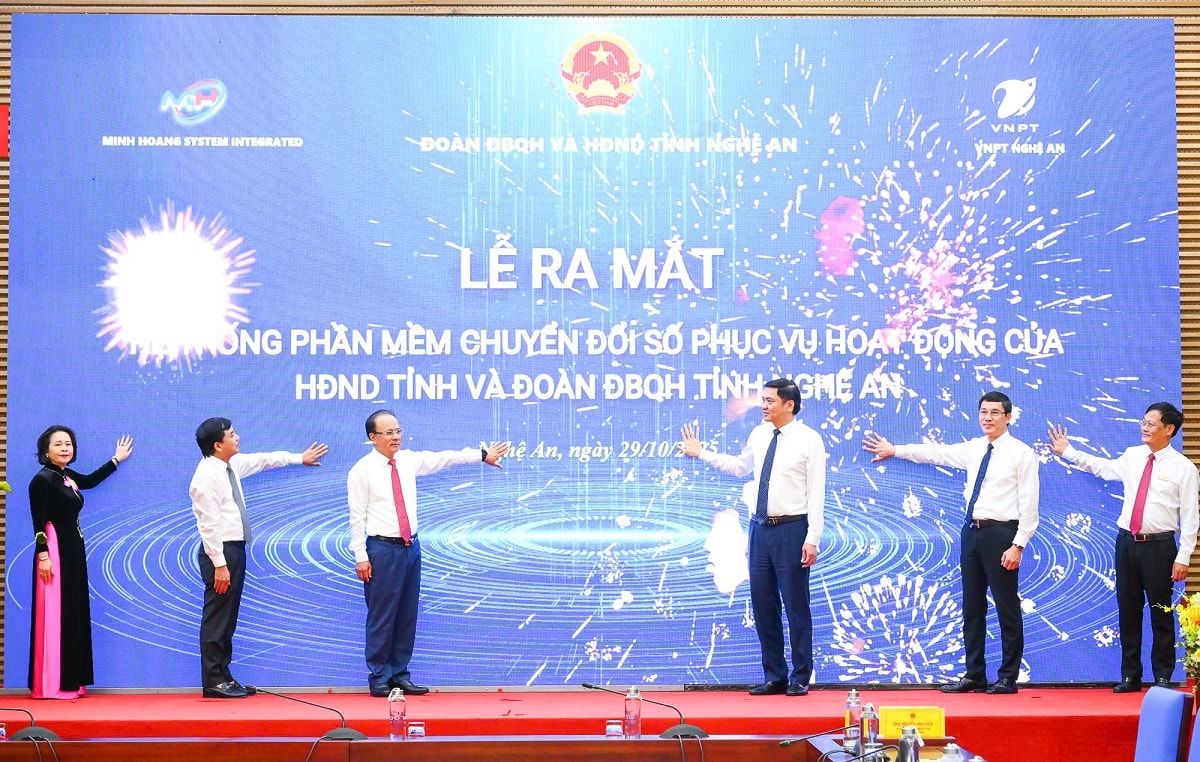 Lễ ra mắt hệ thóng phần mềm chuyển đổi số phục vụ hoạt động của HĐND tỉnh và Đoàn ĐBQH tỉnh