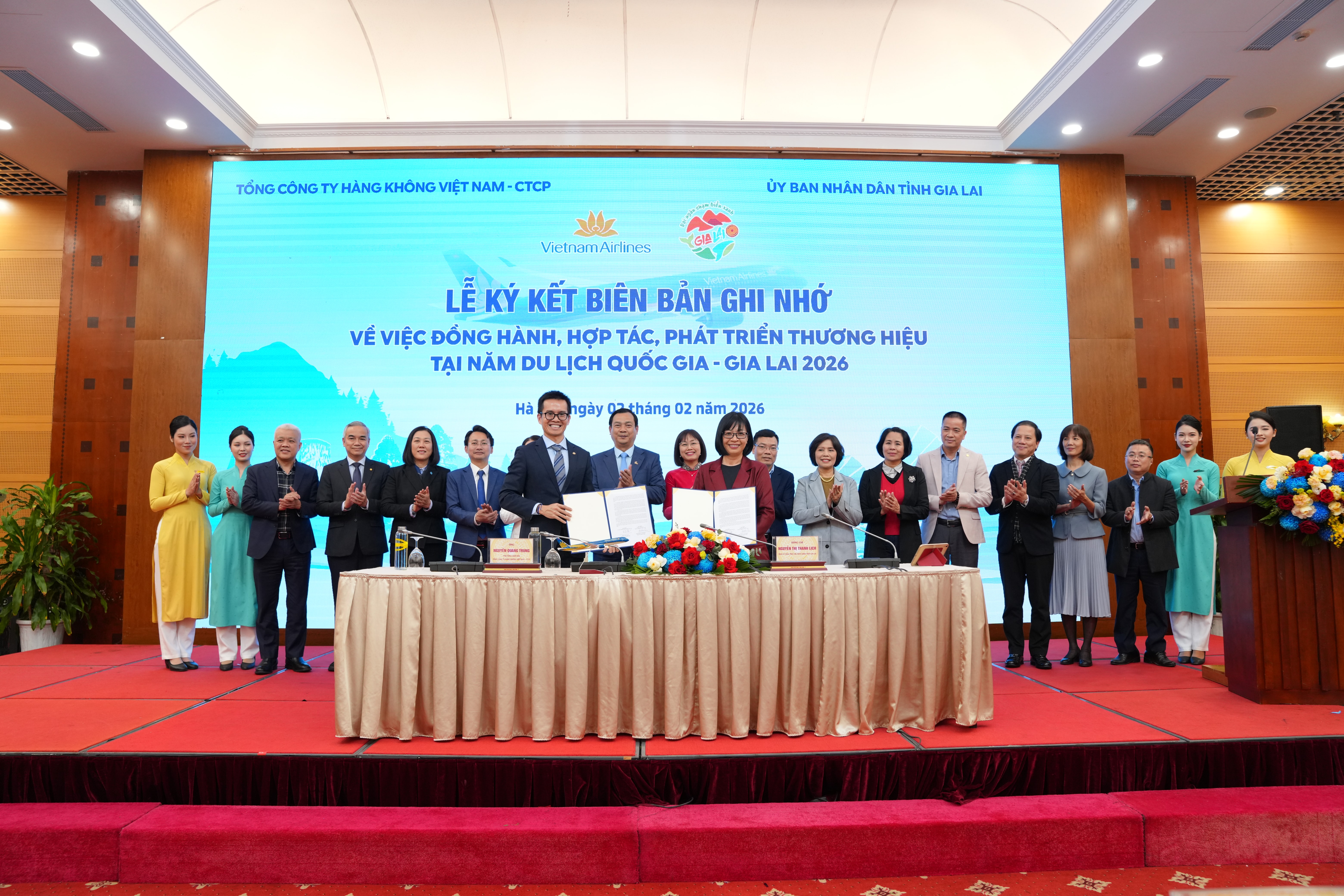 2.Vietnam Airlines và UBND tỉnh Gia Lai đã ký kết Biên bản ghi nhớ hợp tác, khẳng định sự đồng hành chiến lược trong Năm Du lịch Quốc gia – Gia Lai 2026 (1)