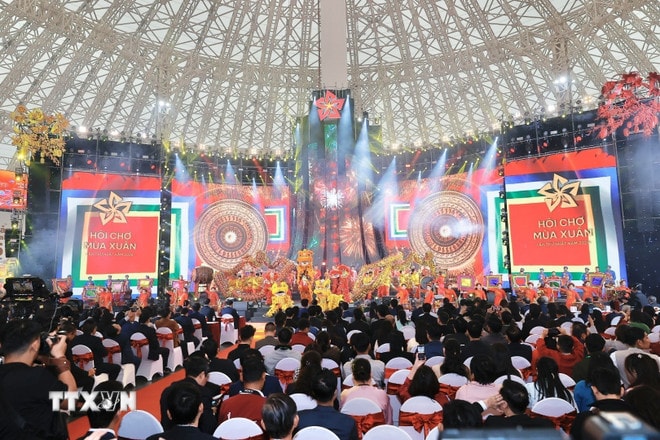 ttxvn-0202-thu-tuong-hoi-cho-mua-xuan-10.jpg