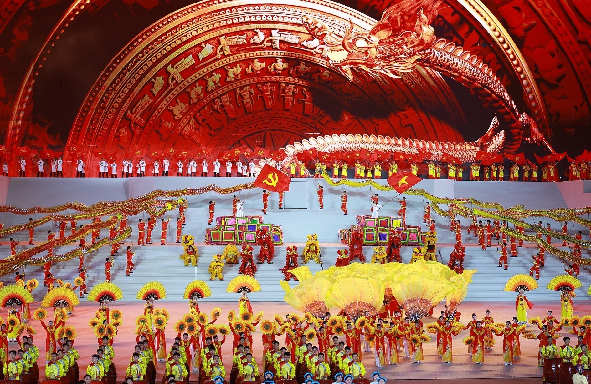 Tổng Bí thư Tô Lâm dự chương trình nghệ thuật đặc biệt "Dưới lá cờ vẻ vang của Đảng" - Ảnh 8.
