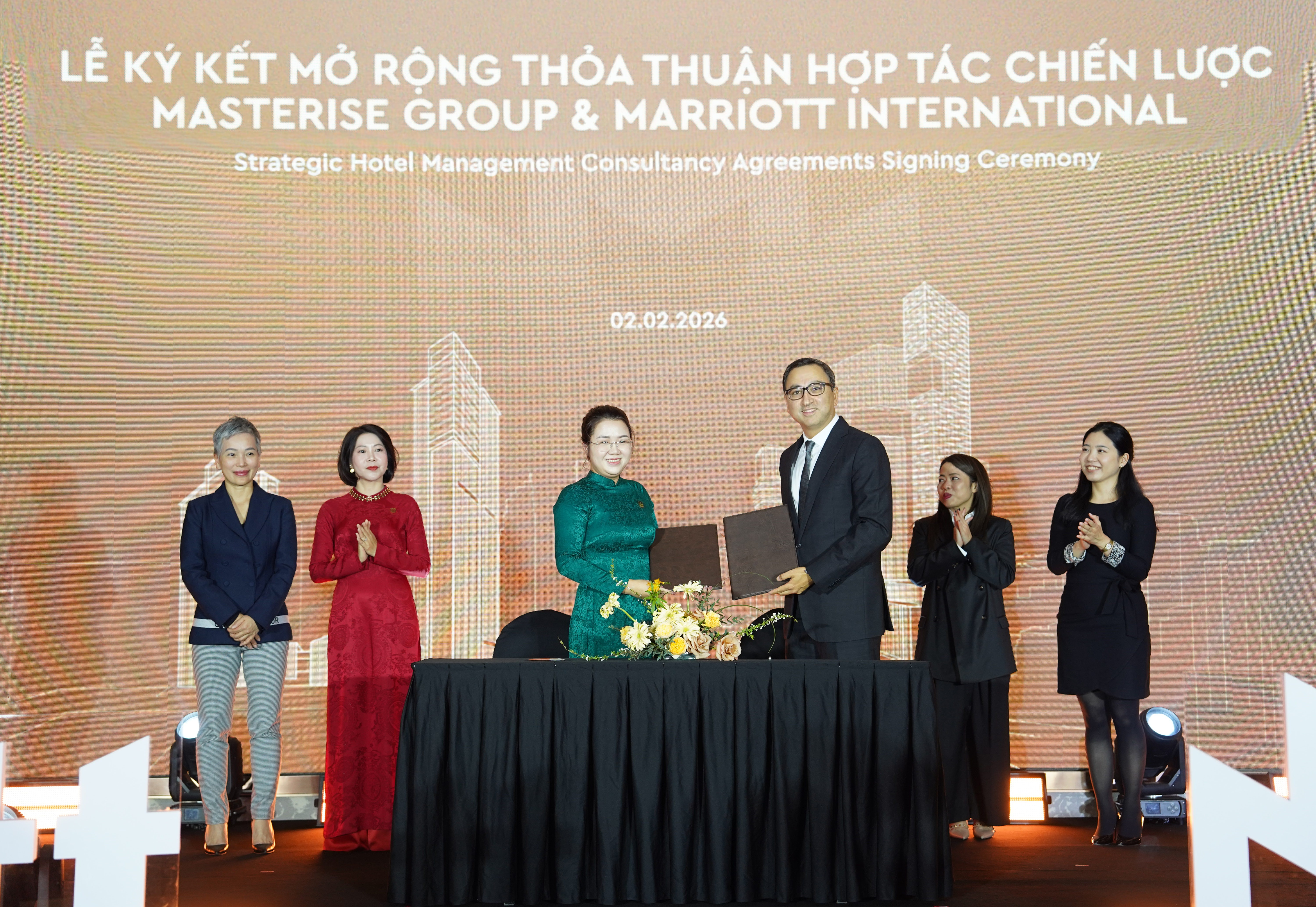 1 - Hinh ky ket 1 - Lễ ký kết các dự án giữa Masterise Group và Marriott International
