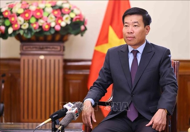 Nguyen Manh Cuong, a member of the CPV Central Committee, Deputy Minister of Foreign Affairs, talks to the press (Photo: VNA) nguyen-manh-cuong.jpg