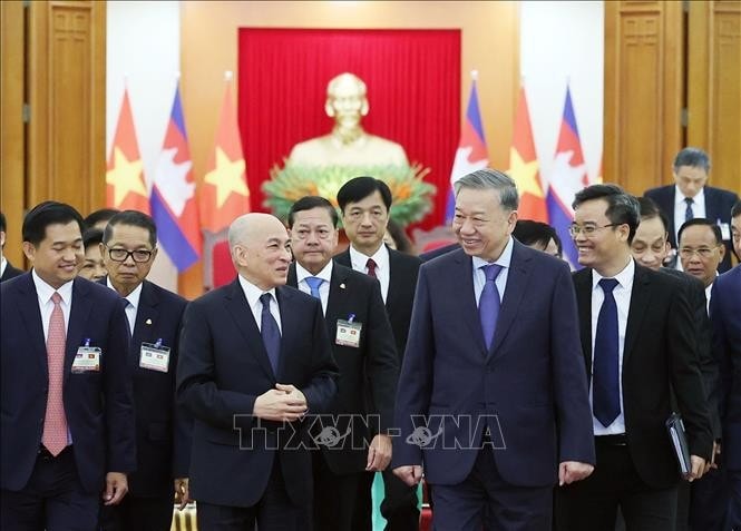 Party General Secretary To Lam (R, first row) meets with Cambodian King Norodom Sihamoni during the latter’s state visit to Vietnam on November 28, 2024. (Photo: VNA)