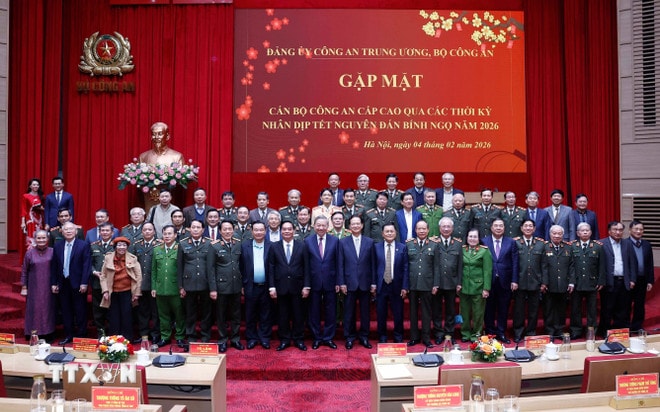 Tổng Bí thư Tô Lâm và các đại biểu. (Ảnh: Thống Nhất/TTXVN) ttxvn-tong-bi-thu-gap-mat-can-bo-cong-an-cao-cap-qua-cac-thoi-ky-2.jpg
