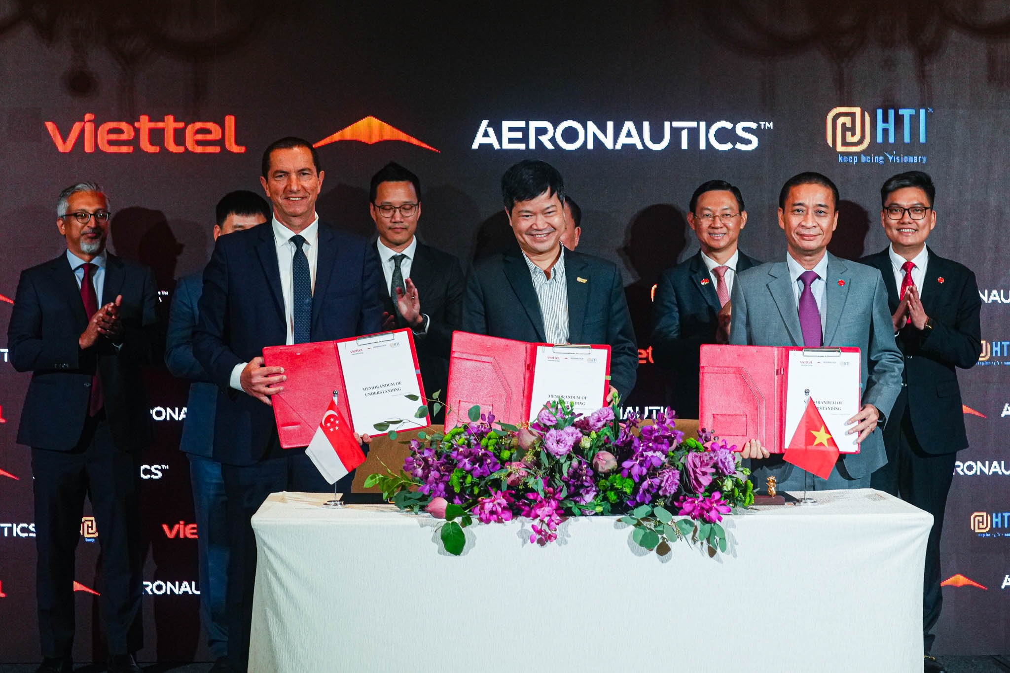 Anh 3 - Aeronautics la mot trong chin doi tac Viettel dat thoa thuan ky ket hop tac tai Airshow va le khai truong van phong dai dien tai Singapore (2)