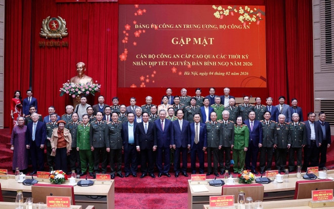 Participants at the gathering (Photo: VNA) vna-potal-tong-bi-thu-gap-mat-can-bo-cong-an-cao-cap-qua-cac-thoi-ky-8573255.jpg