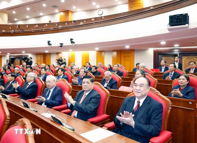 Các đại biểu tham dự. (Ảnh: Thống Nhất/TTXVN) ttxvn-bo-chinh-tri-ban-bi-thu-to-chuc-gap-mat-cac-dong-chi-nguyen-uy-vien-ban-chap-hanh-trung-uong-dang-cac-khoa-8572405-3.jpg