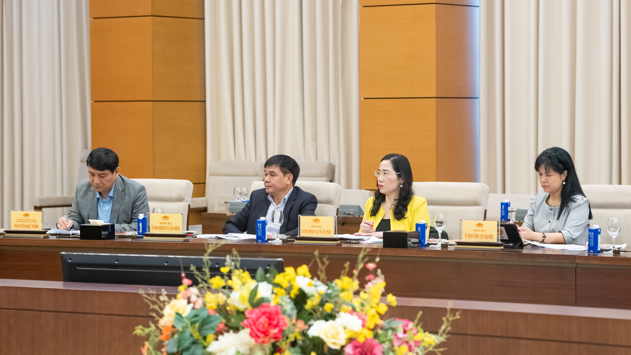 Đại biểu tham dự phiên họp
