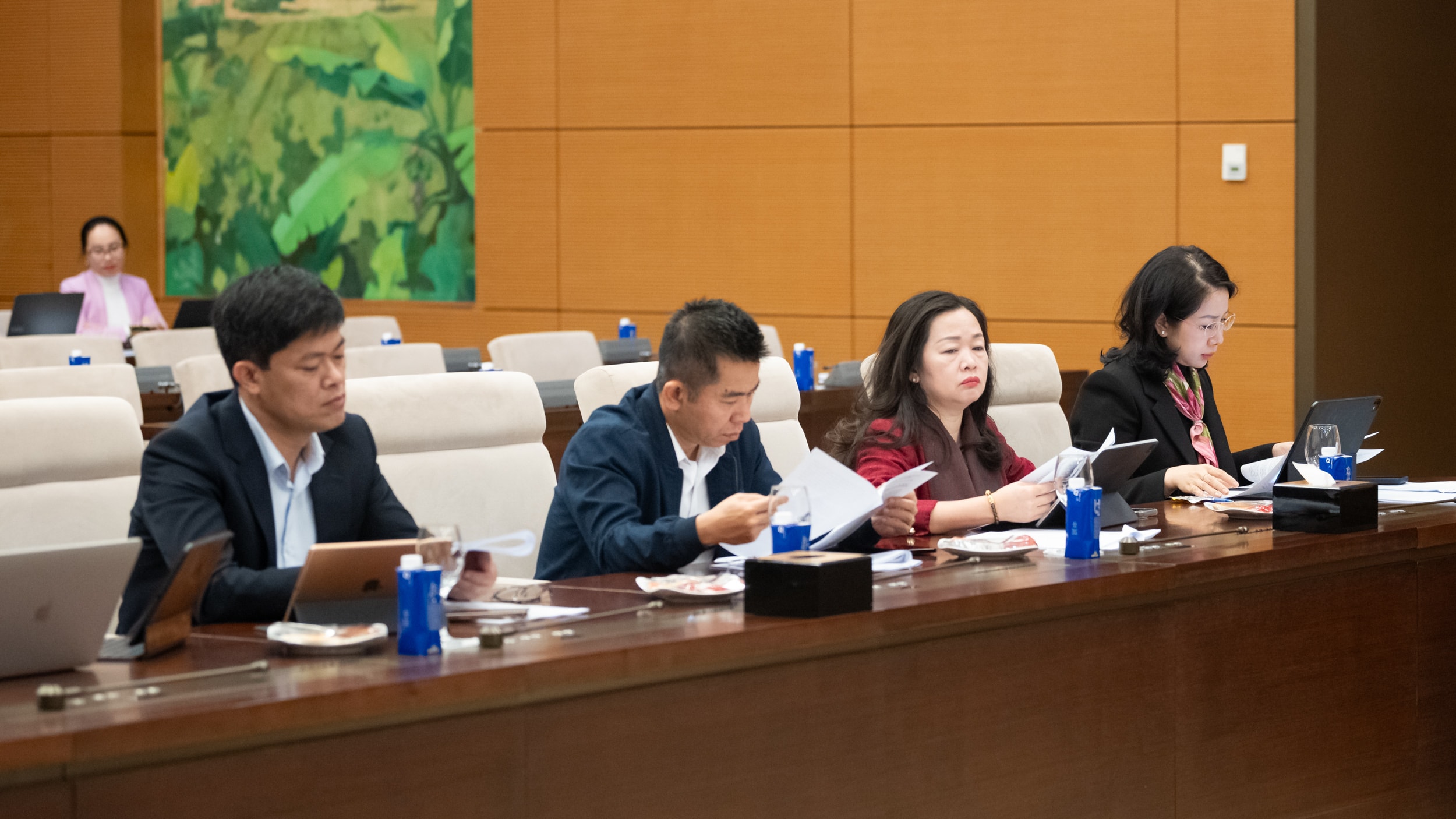Đại biểu tham dự phiên họp
