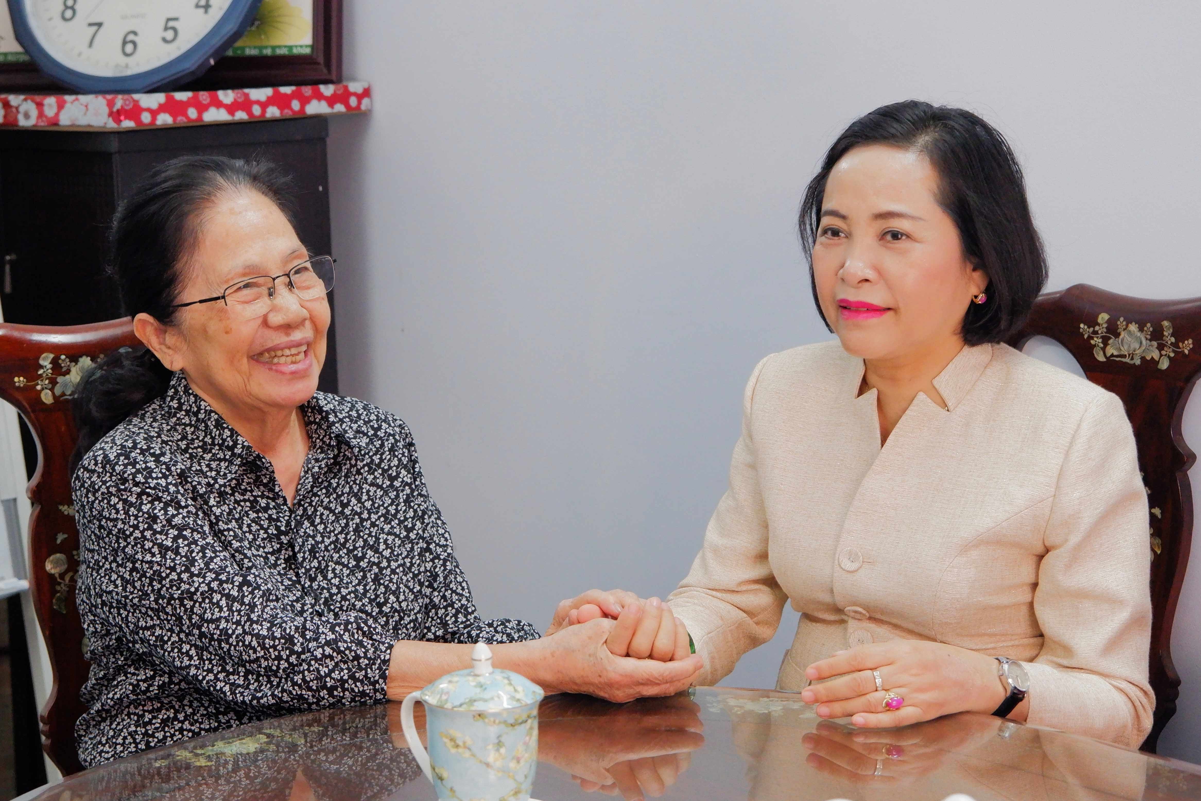 Phó Chủ tịch Quốc hội Nguyễn Thị Thanh thăm, chúc Tết nguyên Phó Chủ tịch Quốc hội Khoá VIII Nguyễn Thị Ngọc Phượng. Ảnh: Hoa Lê