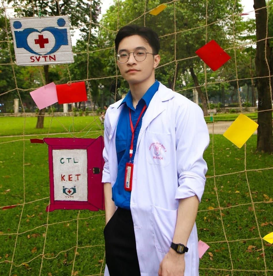 Bác sĩ Nguyễn Mạnh Hùng. Ảnh: NVCC