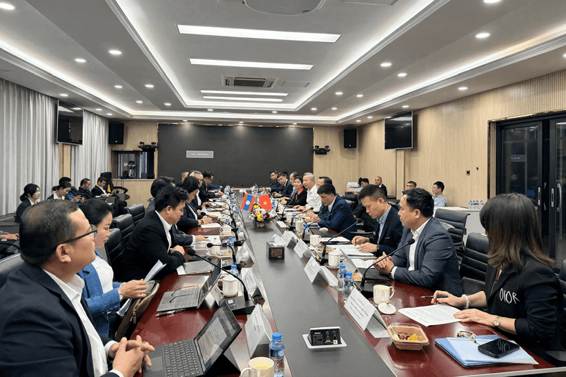 At the working session (Photo: moit.gov.vn)