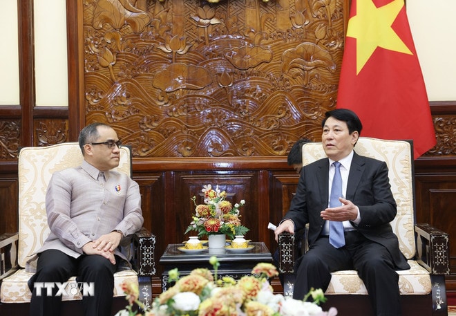 Chủ tịch nước Lương Cường tiếp Đại sứ Cộng hòa Philippines tại Việt Nam Francisco Noel R. Fernandez III. (Ảnh: Lâm Khánh/TTXVN) ttxvn-chu-tich-nuoc-tiep-dai-su-philippines-trinh-quoc-thu-8577352-2.jpg