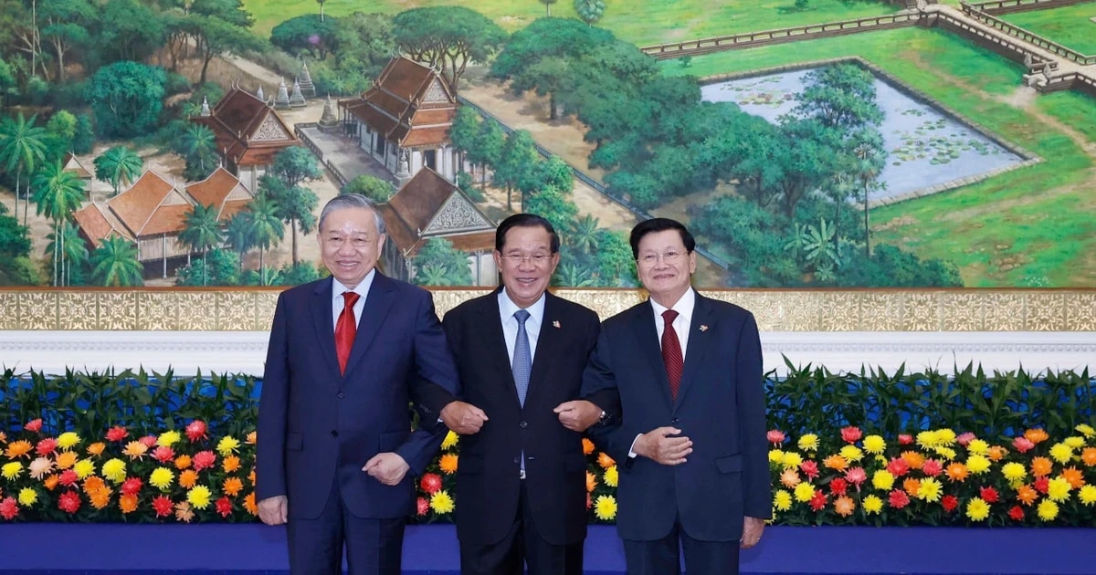 General Secretary of the Communist Party of Vietnam To Lam (first, left), President of the Cambodian People’s Party Hun Sen (middle) and General Secretary of the Lao People’s Revolutionary Party Thongloun Sisoulith meet in Phnom Penh on February 6. (Photo: VNA)