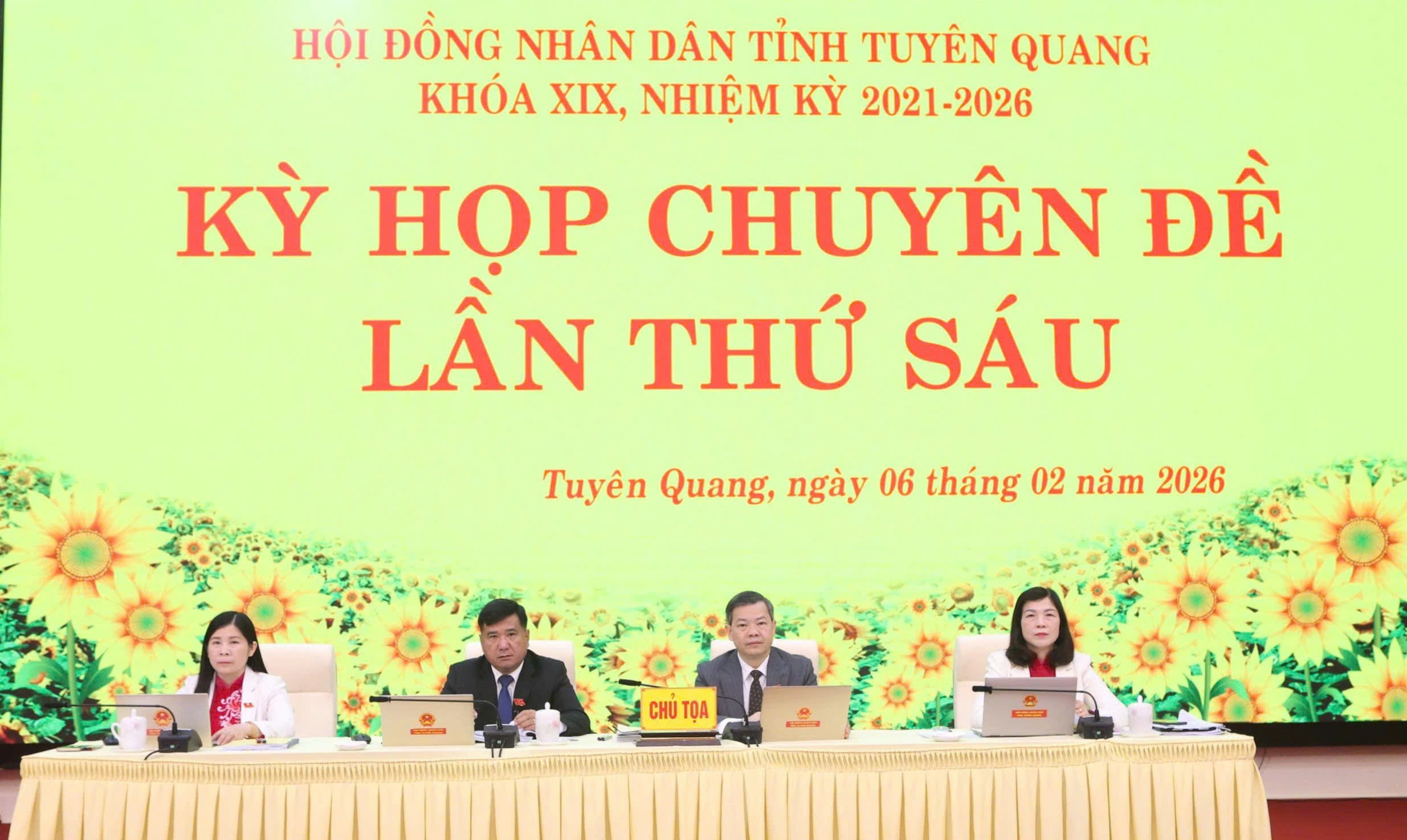 Chủ tọa điều hành kỳ họp
