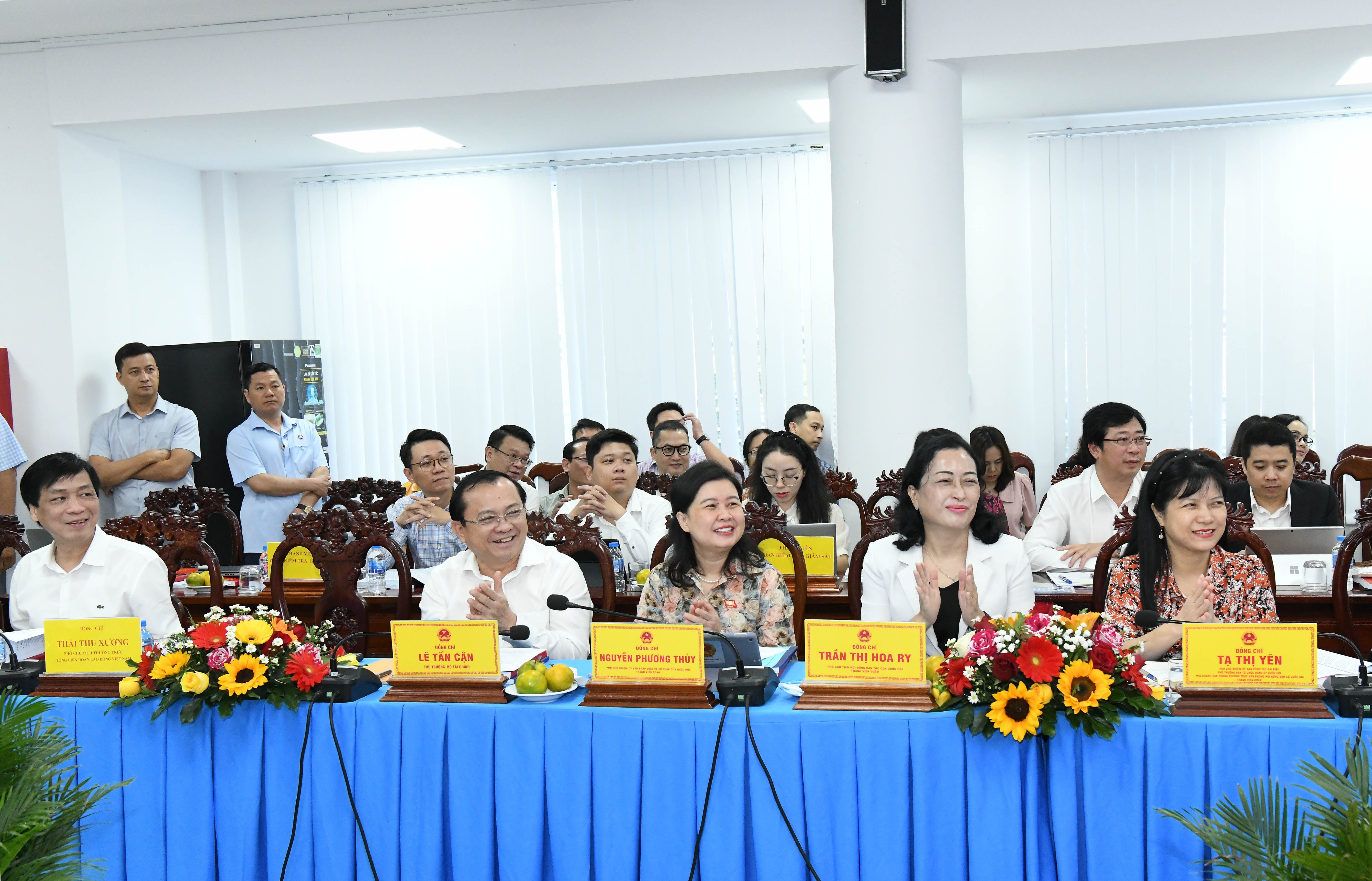 cac-dai-bieu-tham-du-phien-lam-viec.5.jpg