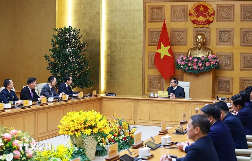 Thủ tướng Phạm Minh Chính tiếp Đại sứ Trung Quốc tại Việt Nam Hà Vĩ. (Ảnh: Dương Giang/TTXVN)