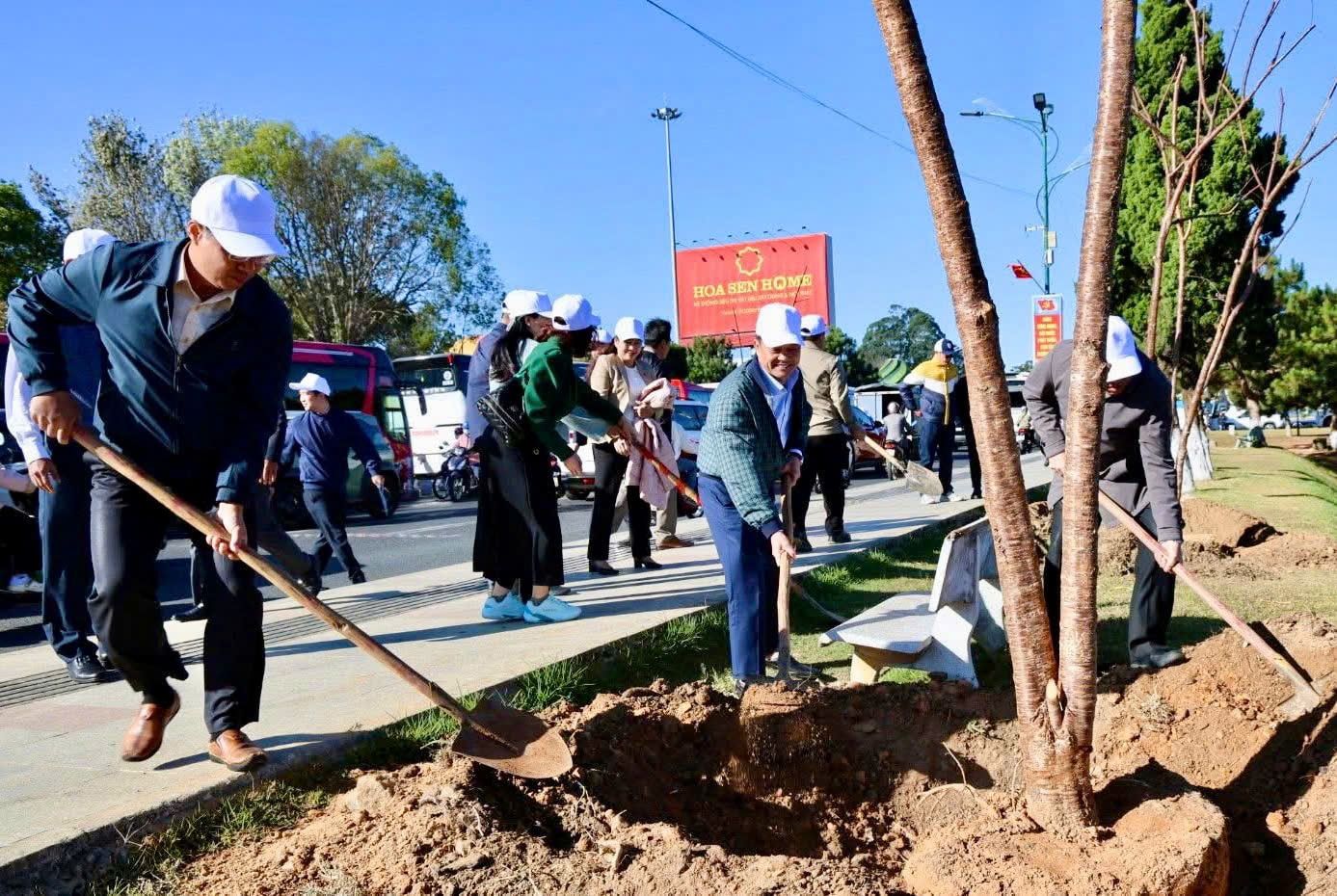 UBND tỉnh Lâm Đồng phát động phong trào thi đua