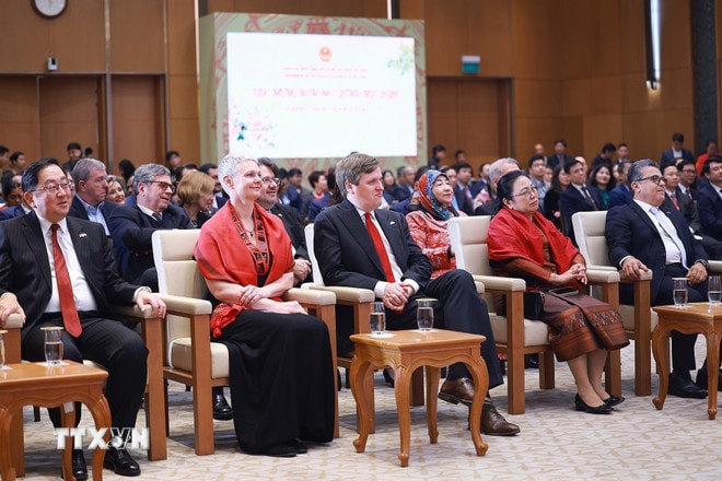 ttxvn-thu-tuong-va-phu-nhan-chu-tri-chieu-dai-doan-ngoai-giao-nhan-dip-tet-co-truyen-binh-ngo-8583139-3.jpg