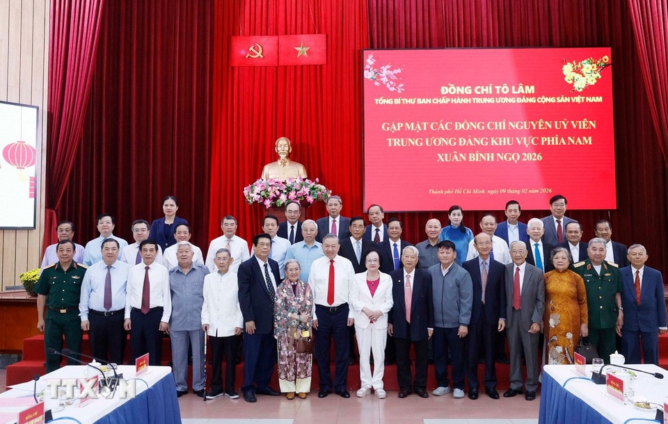 Tổng Bí thư Tô Lâm gặp mặt các đồng chí nguyên Ủy viên Trung ương Đảng khu vực phía Nam nhân dịp đón Xuân Bính Ngọ 2026. (Ảnh: Thống Nhất/TTXVN)