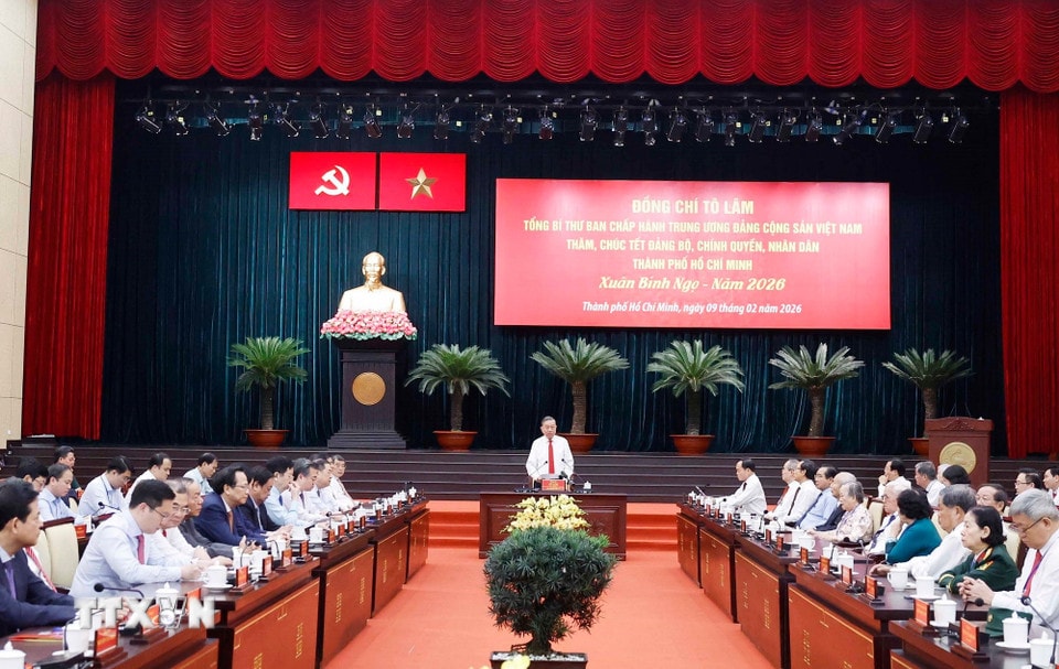 Tổng Bí thư Tô Lâm chúc Tết Đảng bộ, chính quyền và Nhân dân Thành phố Hồ Chí Minh. (Ảnh: Thống Nhất/TTXVN)