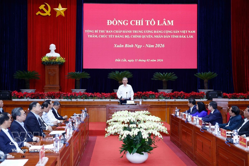 Party General Secretary To Lam speaks at the working session (Photo: VNA)