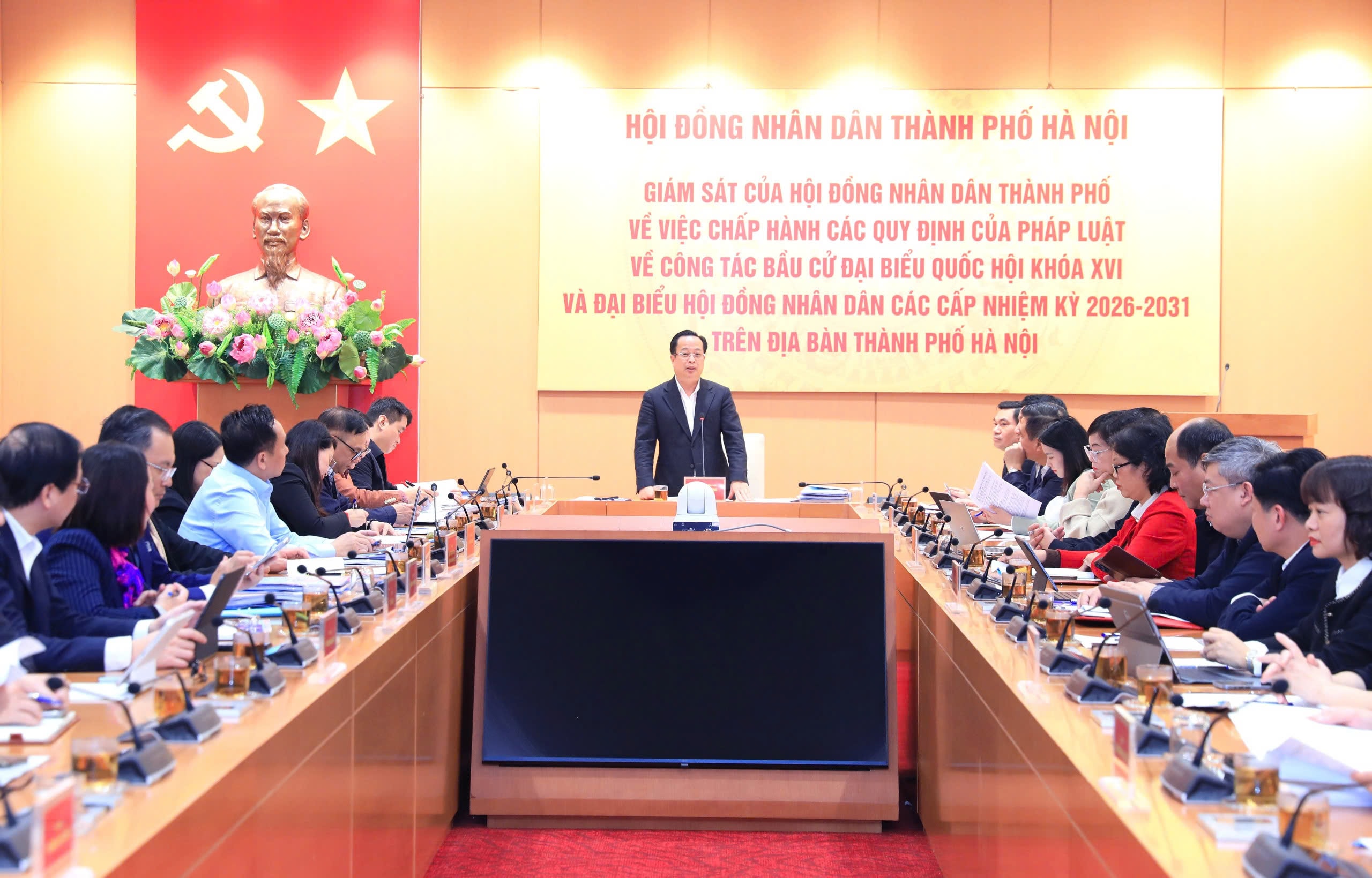 Phó Chủ tịch Thường trực HĐND Thành phố Trần Thế Cương chủ trì buổi giám sát