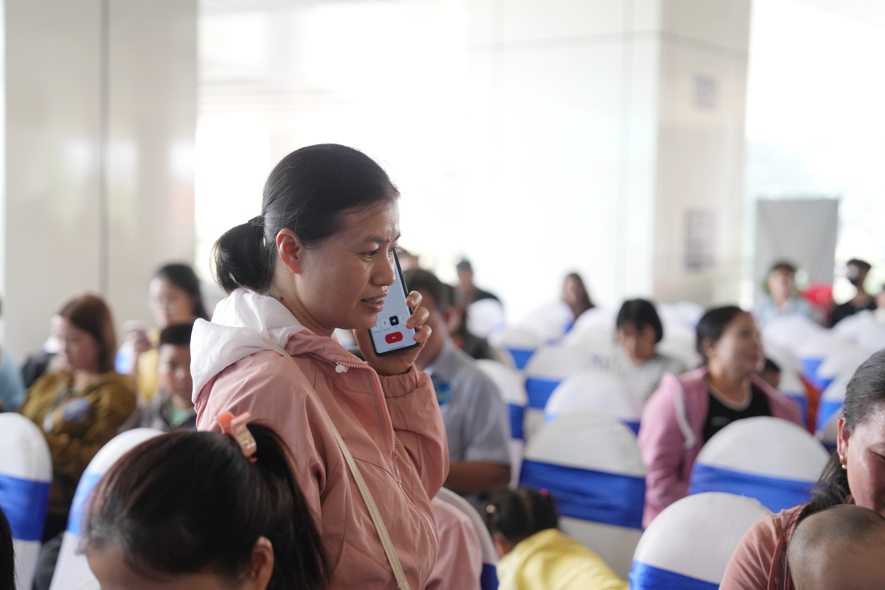 4.2 Những cuộc gọi về nhà mang theo niềm hạnh phúc về một cái Tết đoàn viên, sum họp