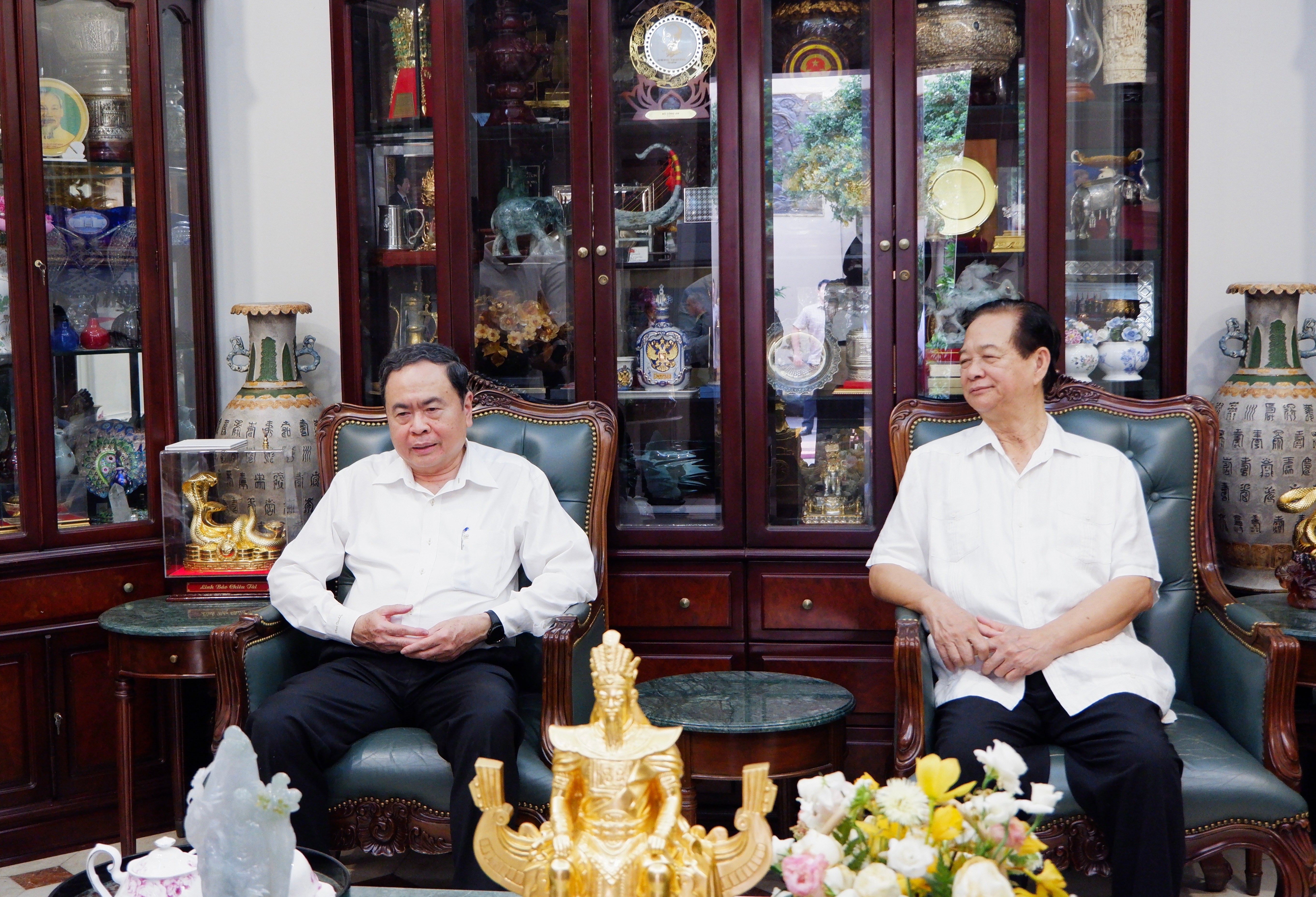 Chủ tịch Quốc hội Trần Thanh Mẫn thăm, chúc Tết nguyên Ủy viên Bộ Chính trị, nguyên Thủ tướng Nguyễn Tấn Dũng. Ảnh: Hoa Lê