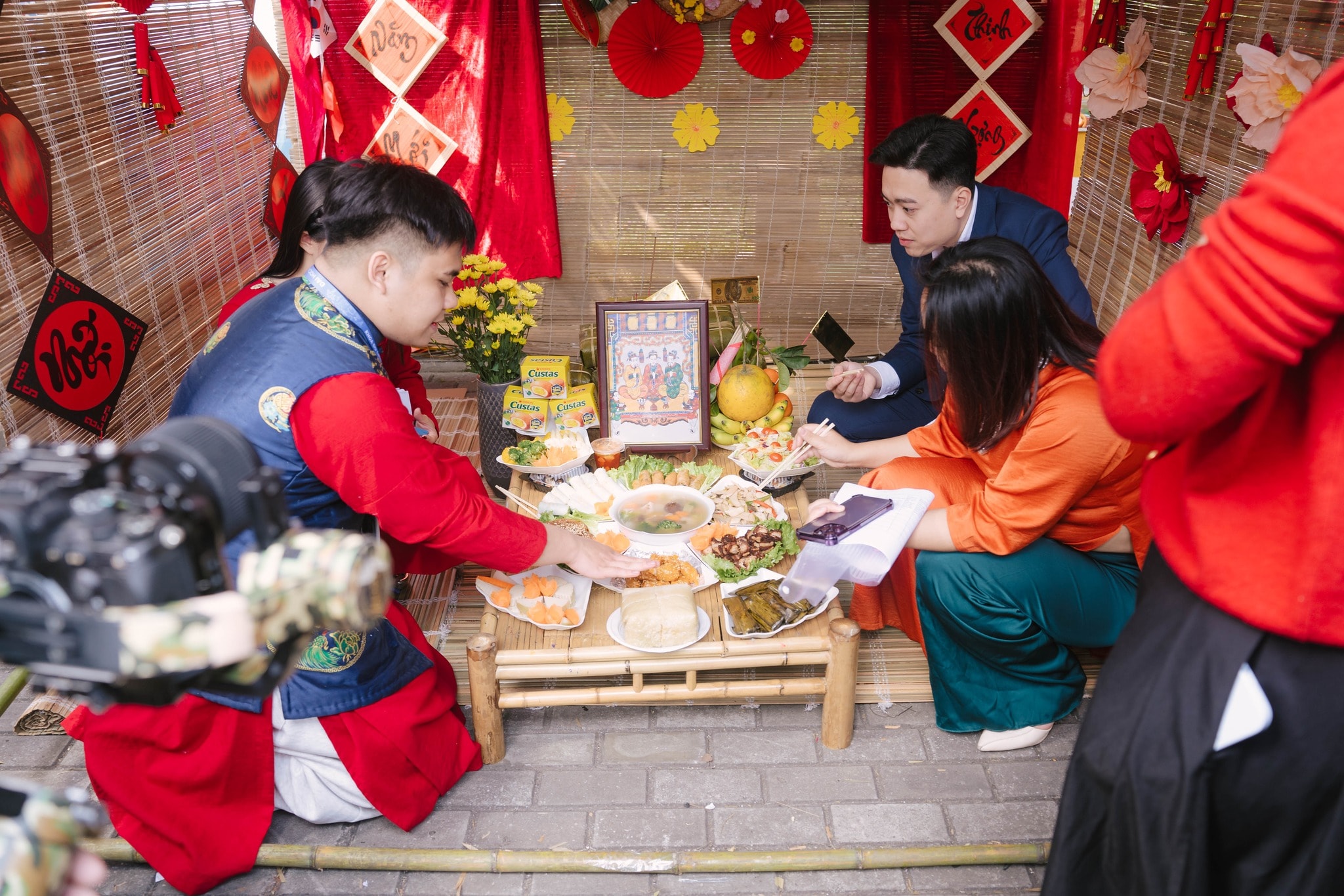 “Xuân Bao Cấp 2026 – Vị Xuân Đất Việt” tạo nên không gian văn hóa Tết, nơi cộng đồng sinh viên và giảng viên cùng hòa mình vào nhịp Xuân cổ truyền. Ảnh: BTC