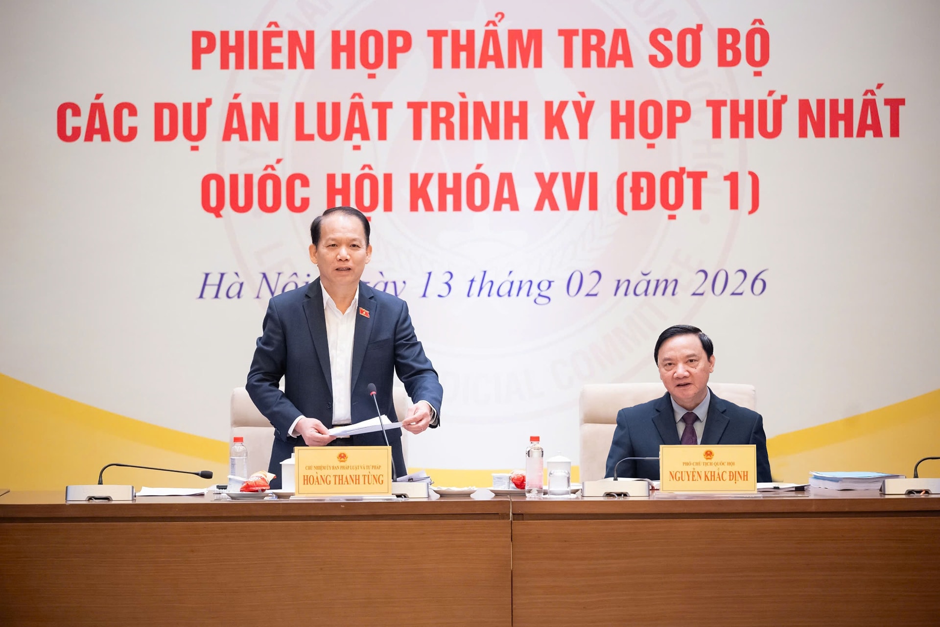 Chủ nhiệm Ủy ban Pháp luật và Tư pháp Hoàng Thanh Tùng phát biểu tại phiên họp