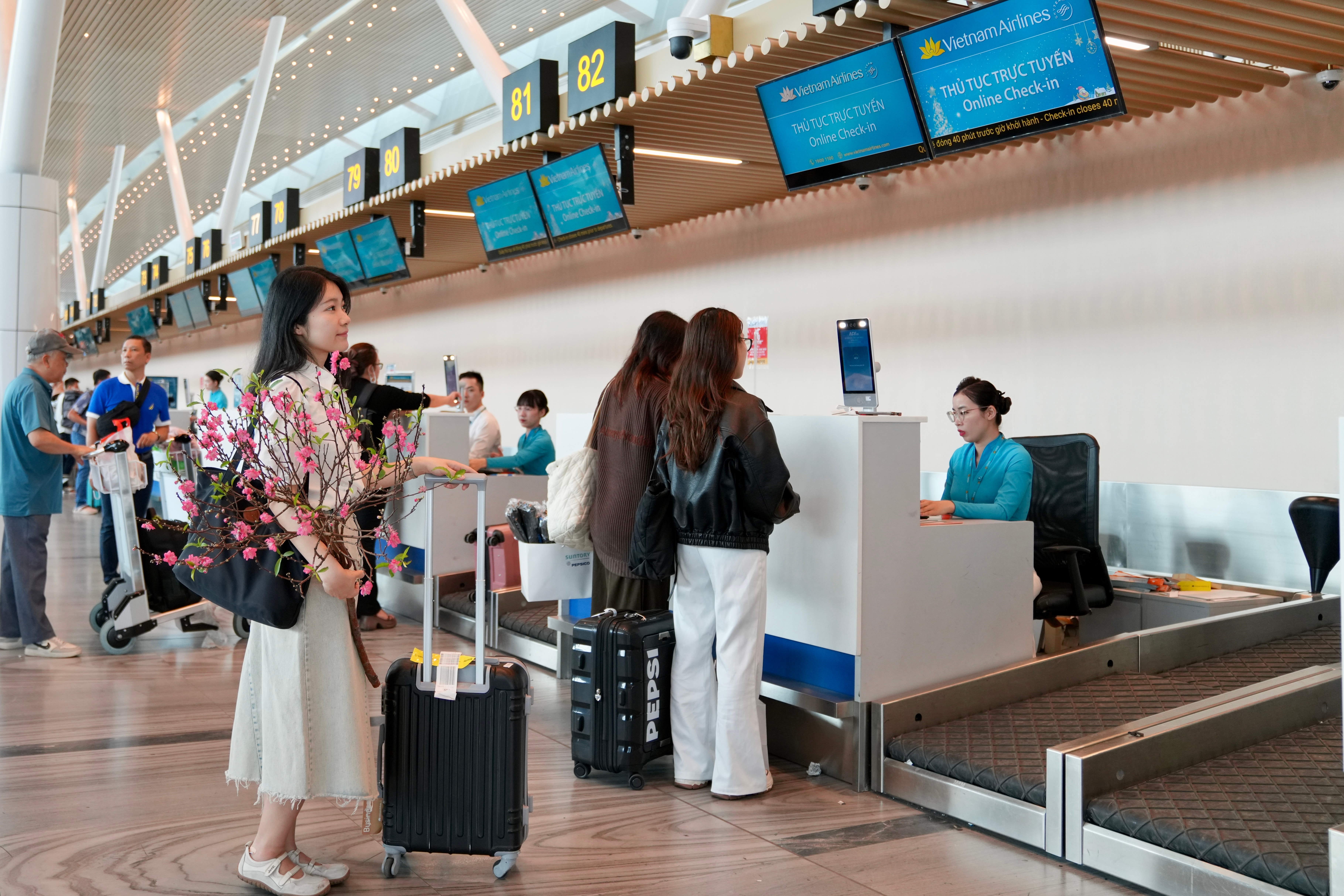2. Vietnam Airlines cam kết nỗ lực tối đa để bảo đảm an toàn, hỗ trợ kịp thời và bảo vệ quyền lợi của hành khách trong mọi tình huống phát sinh.