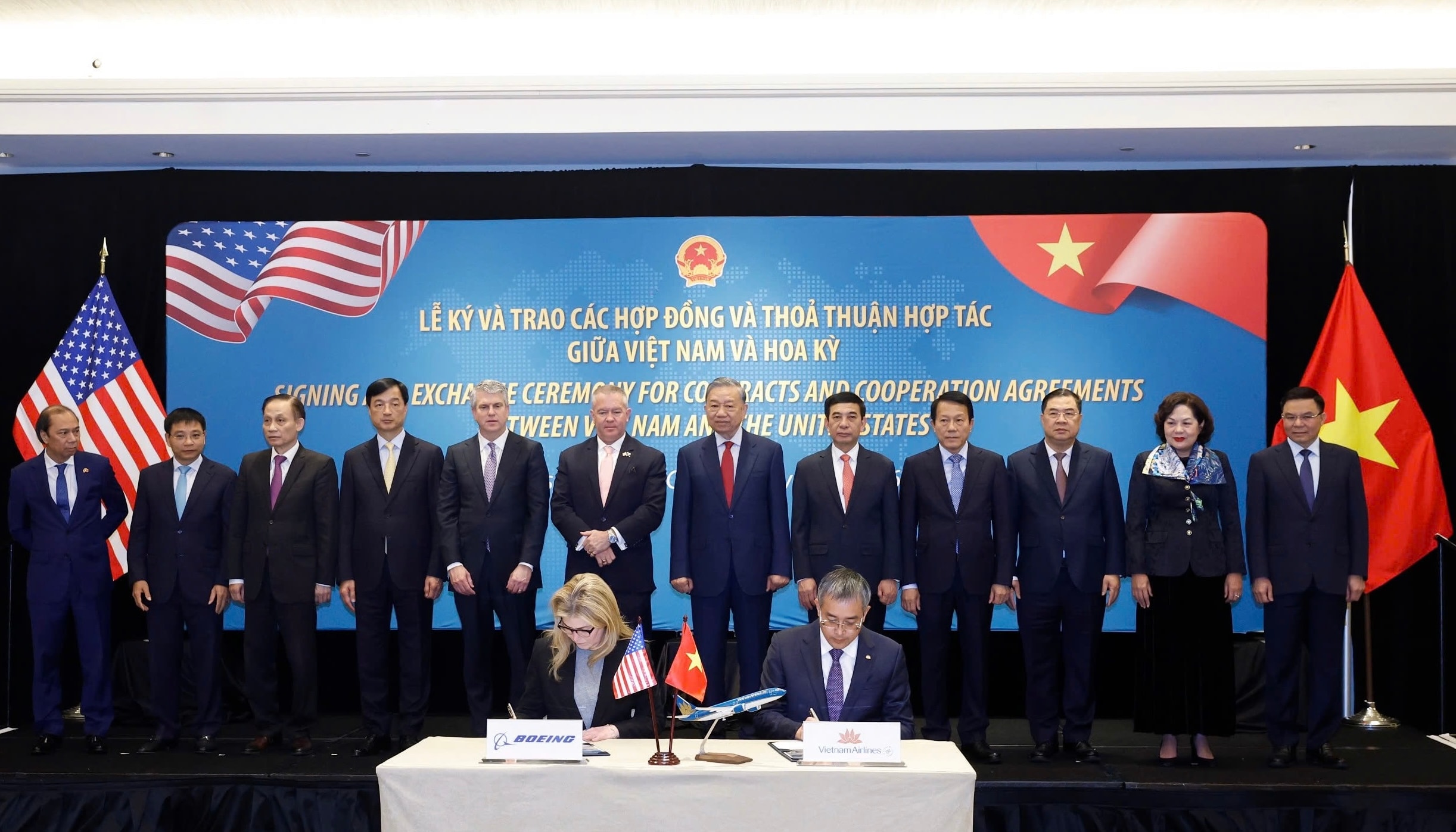 1. Vietnam Airlines đã ký kết mua 50 tàu bay thân hẹp Boeing 737-8 trị giá lên đến 8,1 tỷ USD tại Washington, D.C. (Hoa Kỳ), dưới sự chứng kiến của Tổng Bí thư Tô Lâm và đoàn đại 