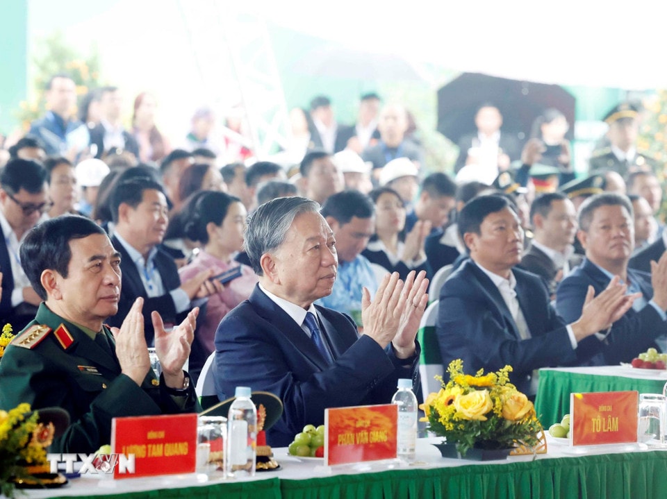 Tổng Bí thư Tô Lâm và các đại biểu dự Lễ phát động “Tết trồng cây đời đời nhớ ơn Bác Hồ” Xuân Bính Ngọ 2026. (Ảnh: Thống Nhất/TTXVN)
