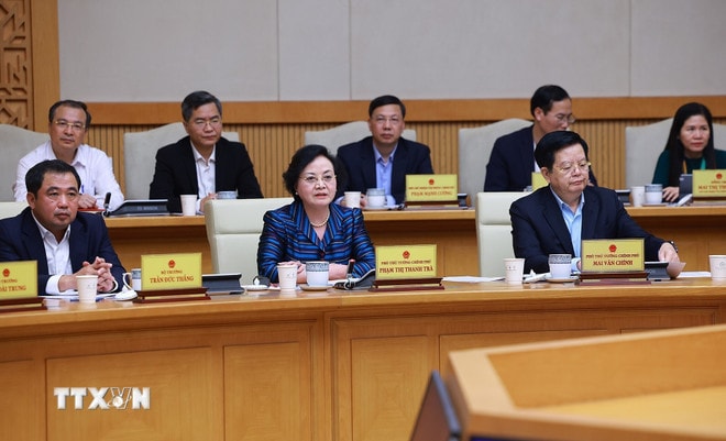 Các Phó Thủ tướng và đại diện các bộ, ngành, cơ quan thuộc Chính phủ tham dự cuộc họp đánh giá tình hình Tết Nguyên đán Bính Ngọ. (Ảnh: Dương Giang/TTXVN) ttxvn-thu-tuong-chu-tri-hop-danh-gia-tinh-hinh-tet-nguyen-dan-binh-ngo4.jpg