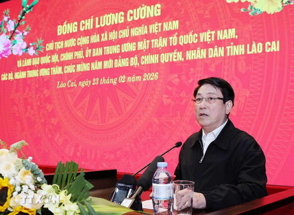 Chủ tịch nước Lương Cường chúc Tết Đảng bộ, chính quyền, Nhân dân các dân tộc, lực lượng vũ trang tỉnh Lào Cai. (Ảnh: Lâm Khánh/TTXVN)