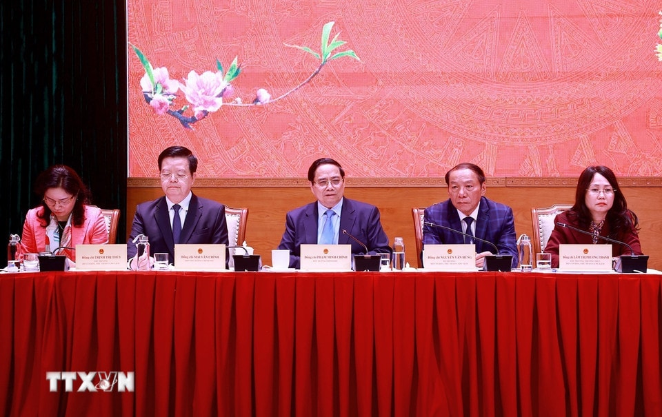 Thủ tướng Phạm Minh Chính làm việc với Bộ Văn hóa, Thể thao và Du lịch. (Ảnh: Dương Giang/TTXVN)