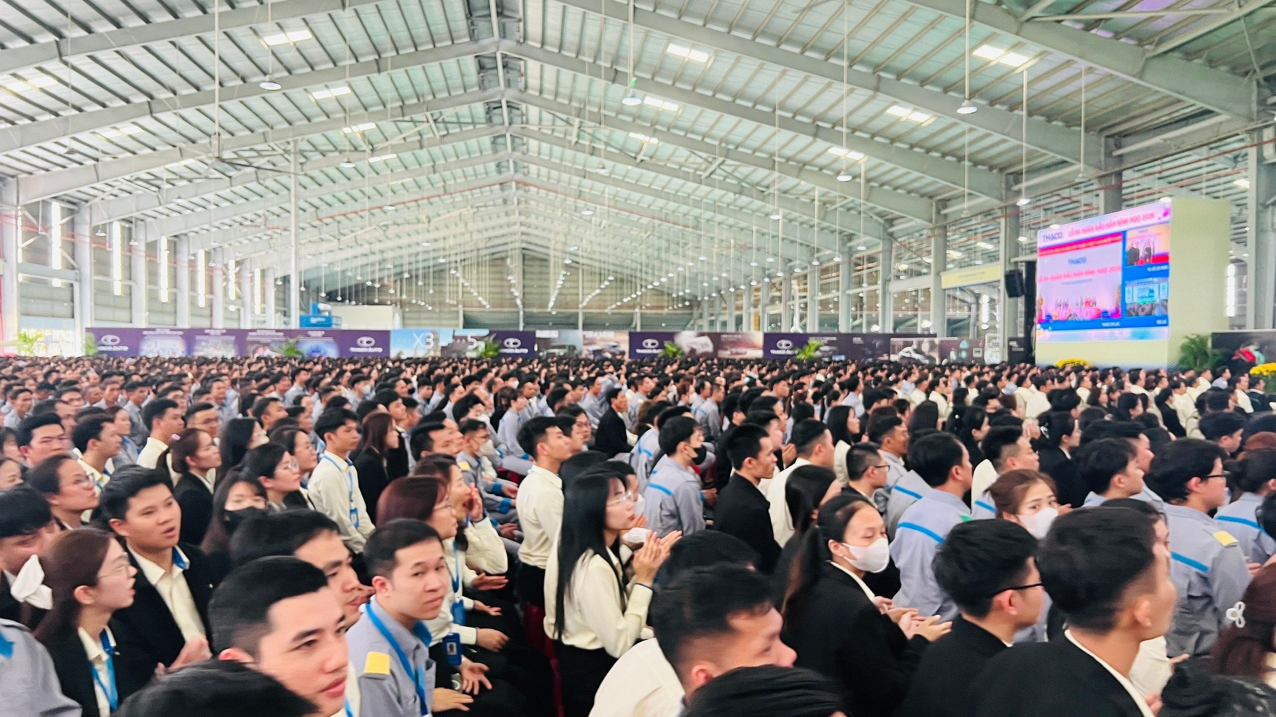 toàn cảnh ra quân 3