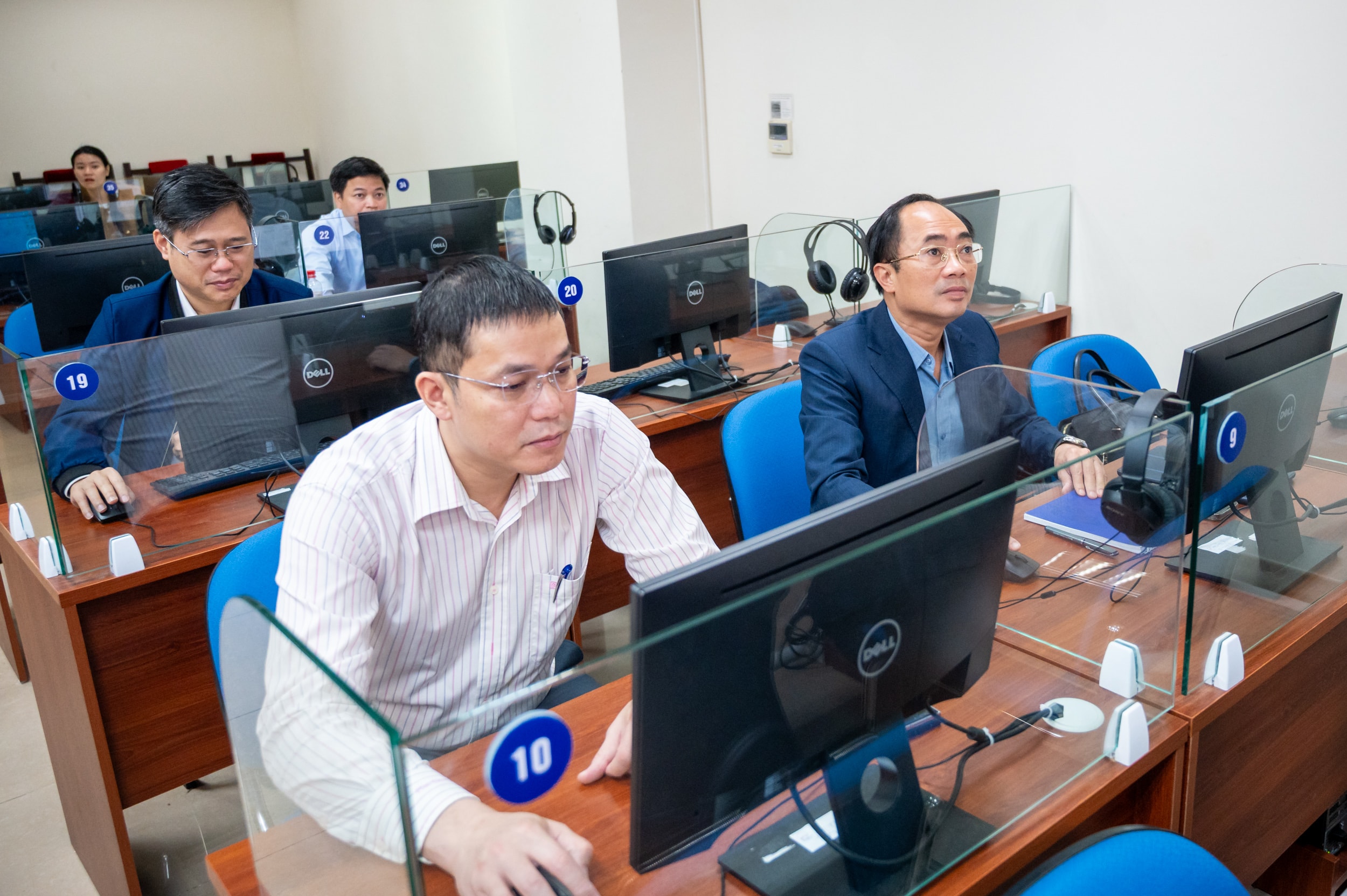 Đảng ủy Hội đồng Dân tộc tập huấn, bồi dưỡng về công tác chuyển đổi số, ứng dụng trí tuệ nhân tạo
