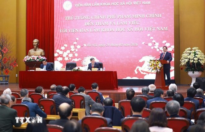Thủ tướng Phạm Minh Chính phát biểu khi đến thăm và làm việc với Viện Hàn lâm Khoa học và Xã hội Việt Nam. (Ảnh: Dương Giang/TTXVN) ttxvn-thu-tuong-tham-va-lam-viec-voi-vien-han-lam-khoa-hoc-va-xa-hoi-viet-nam4.jpg