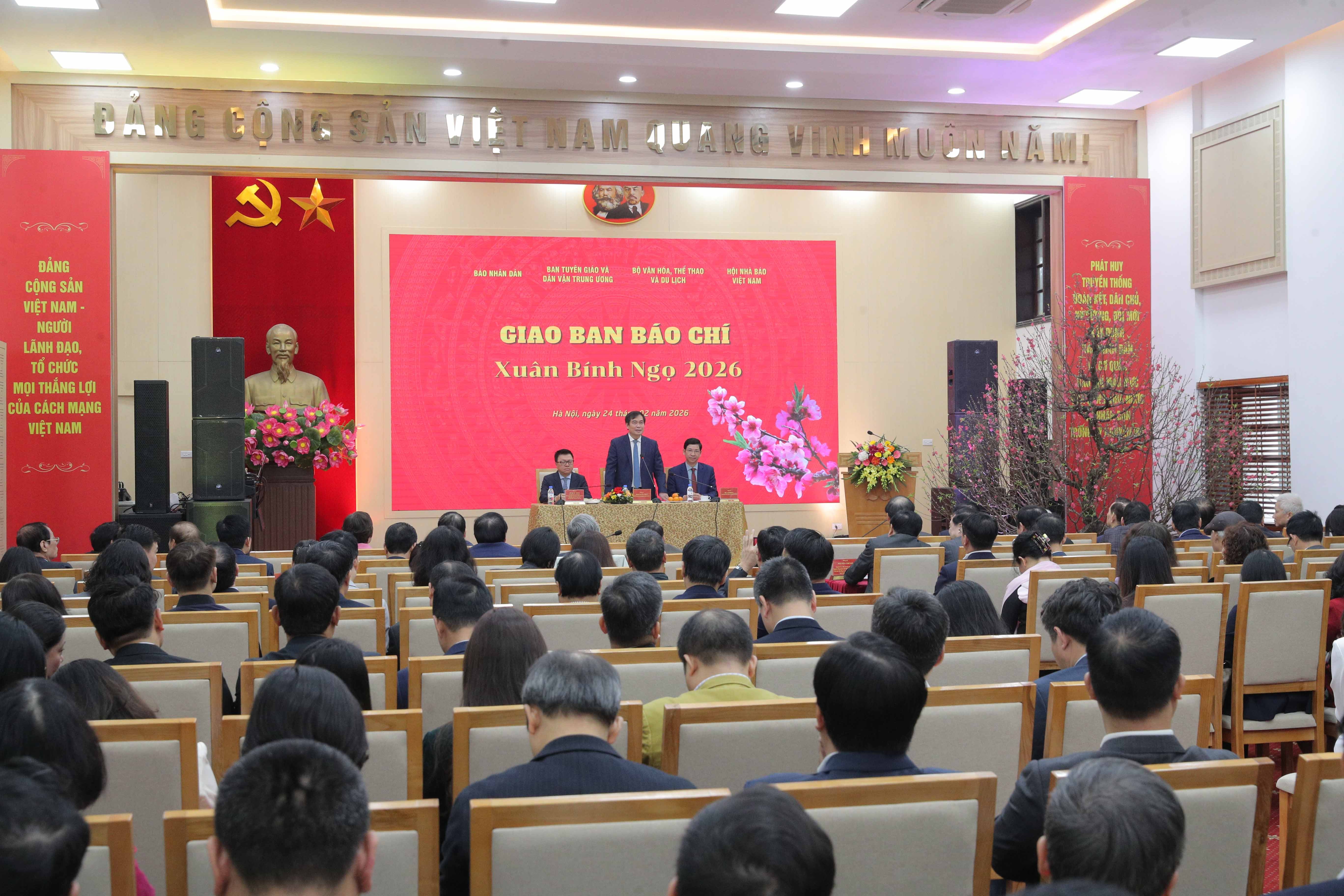 Toàn cảnh