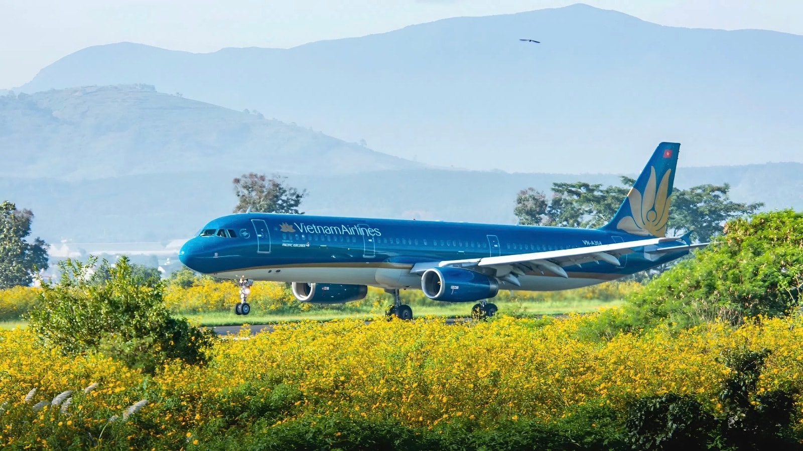 Vietnam Airlines sẽ điều chỉnh kế hoạch khai thác nhằm đảm bảo nhu cầu đi lại của hành khách và duy trì kết nối hàng không khu vực trong thời gian Sân bay Liên Khương tạm đóng cửa