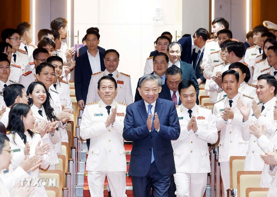 Tổng Bí thư Tô Lâm đến thăm, chúc Tết Cục An ninh điều tra (Bộ Công an). (Ảnh: Thống Nhất/TTXVN)