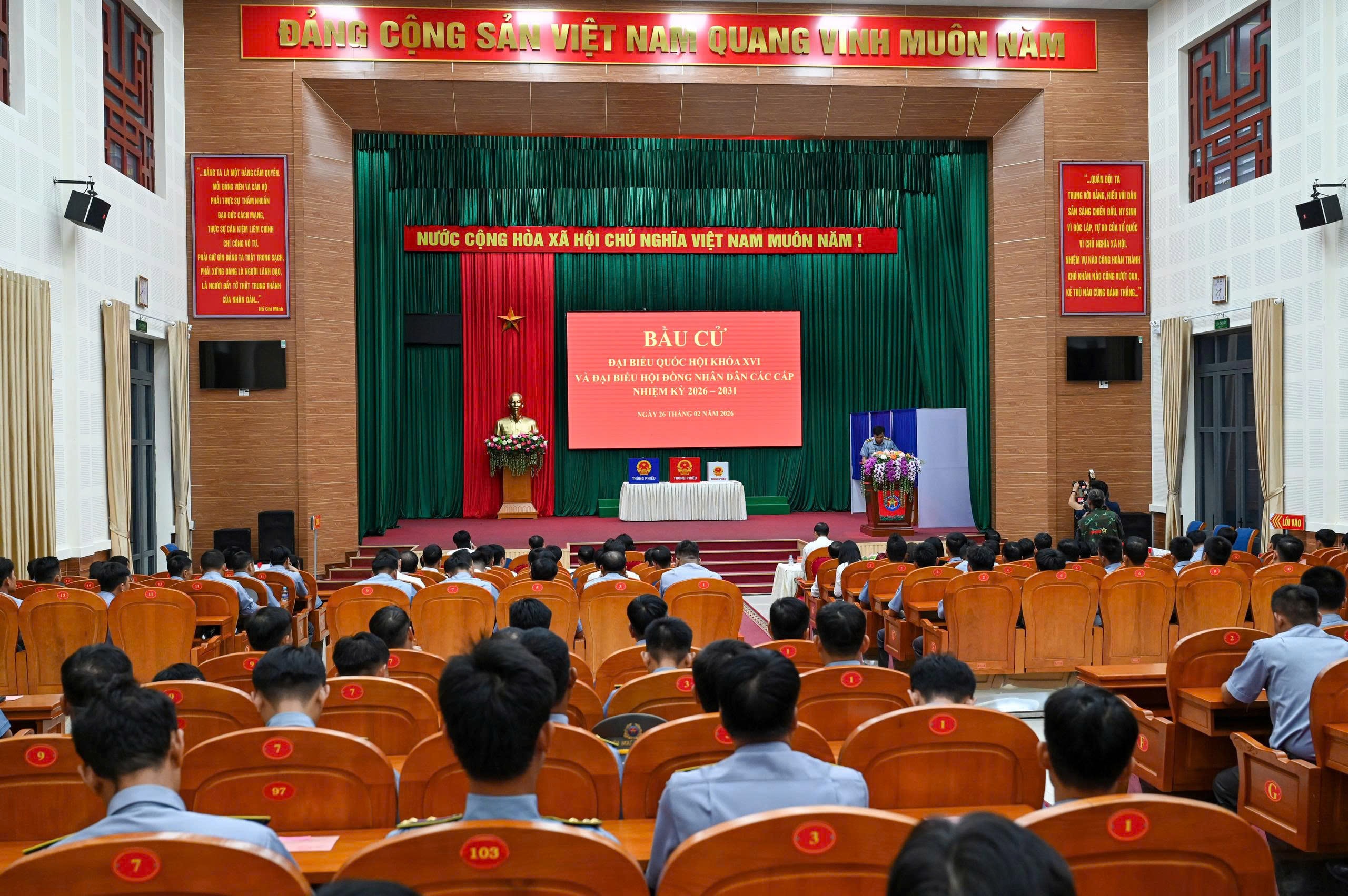 Quang cảnh khai mạc