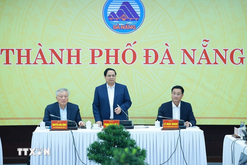 Thủ tướng Phạm Minh Chính làm việc với Ban Thường vụ Thành uỷ Đà Nẵng về tình hình phát triển kinh tế-xã hội. (Ảnh: Dương Giang/TTXVN)