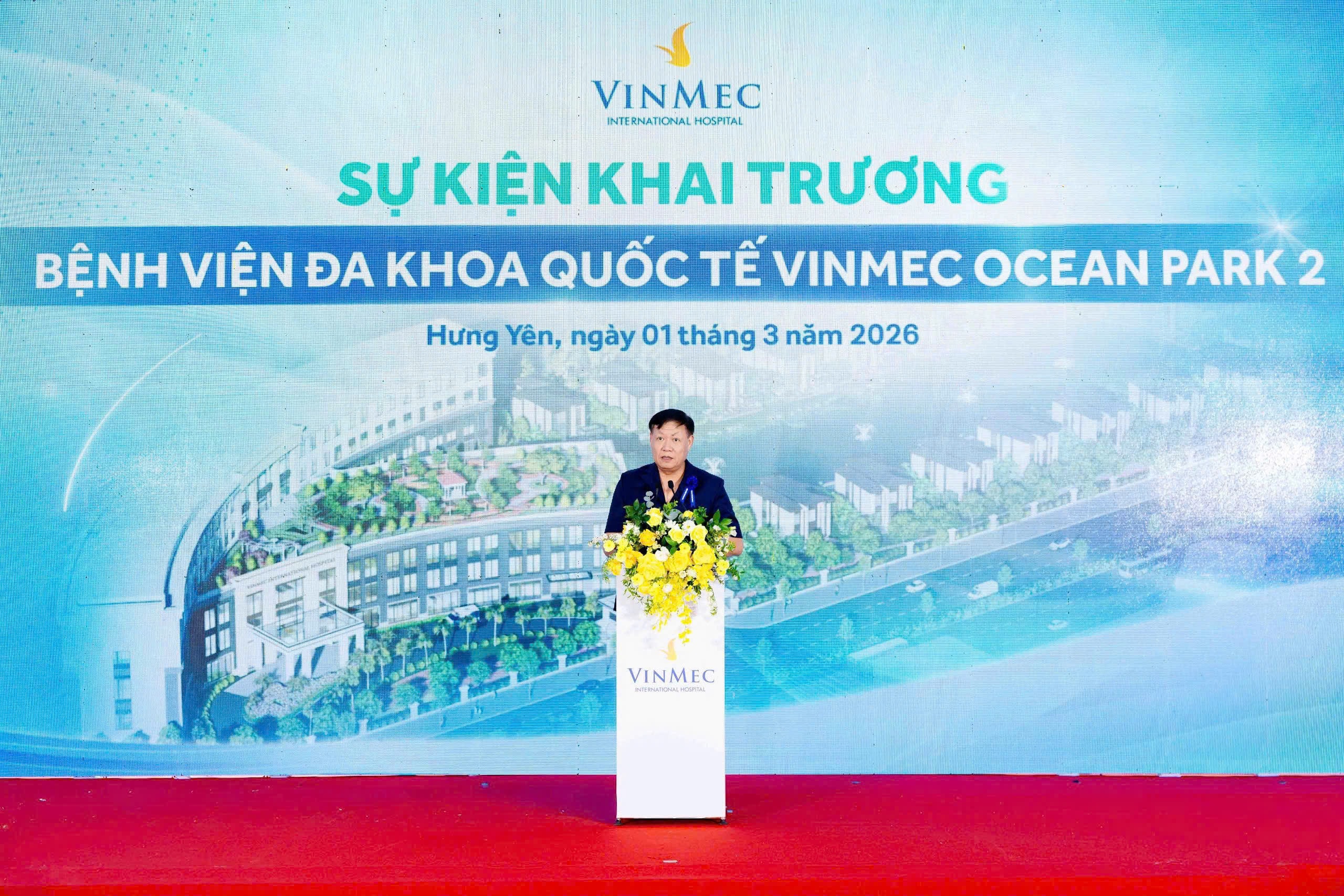 Ông Đỗ Xuân Tuyên - Thứ trưởng Bộ Y tế - ghi nhận và đánh giá cao mô hình bệnh viện cộng đồng của Vinmec Ocean Park 2