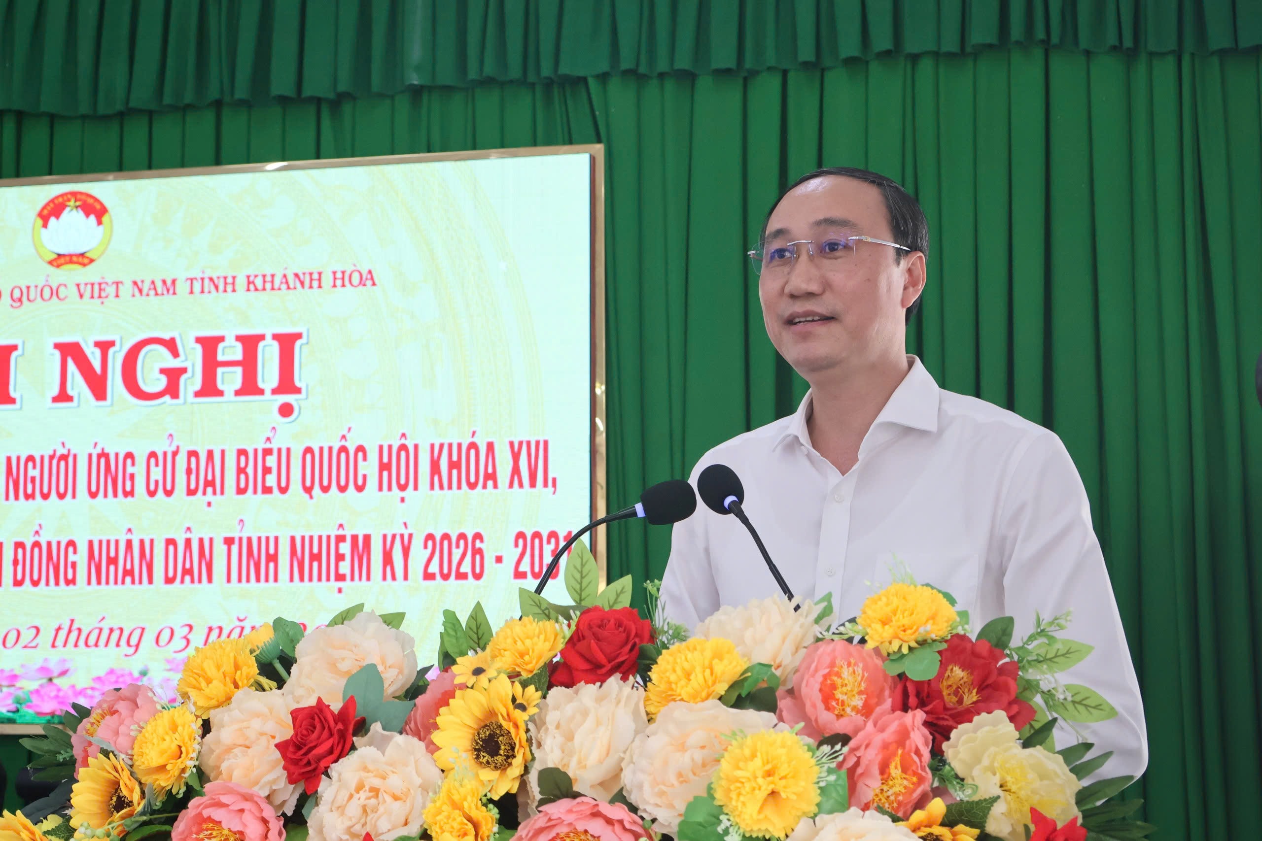 Phó Bí thư chuyên trách Đảng ủy Quốc hội Phùng Khánh Tài - Người ứng cử đại biểu Quốc hội khóa XVI phát biểu tại hội nghị