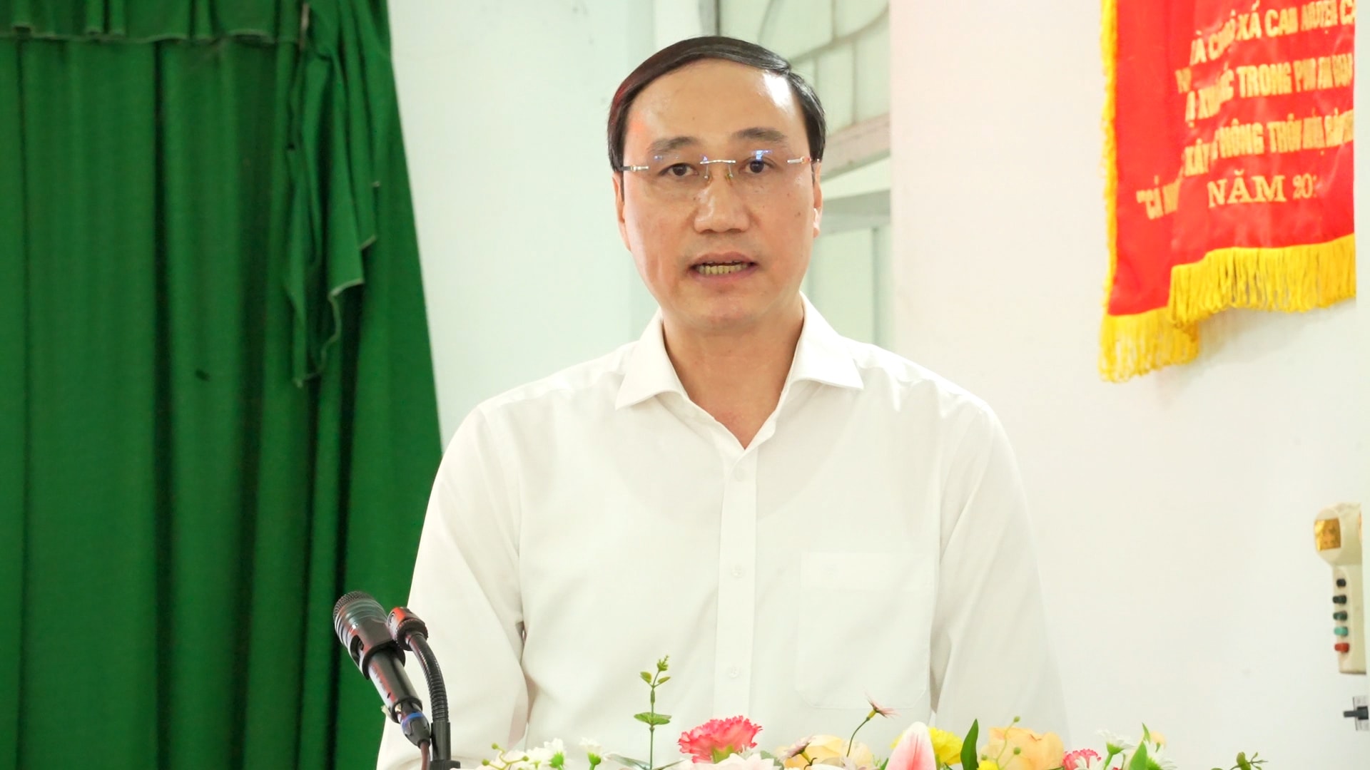 Phó Bí thư chuyên trách Đảng ủy Quốc hội Phùng Khánh Tài phát biểu tại hội nghị
